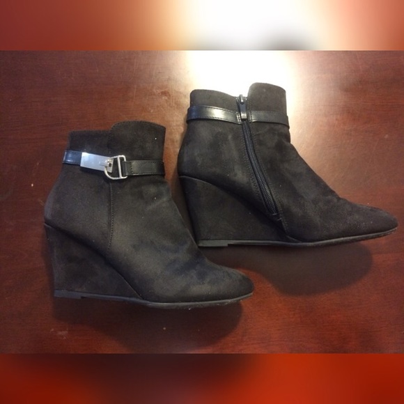 CL by Laundry Black Ankle Booties - Picture 3 of 4